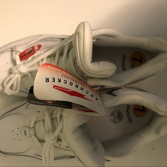 NWT Women’s AVIA 330 White Archrocker Shoes Size 7 - Picture 7 of 8